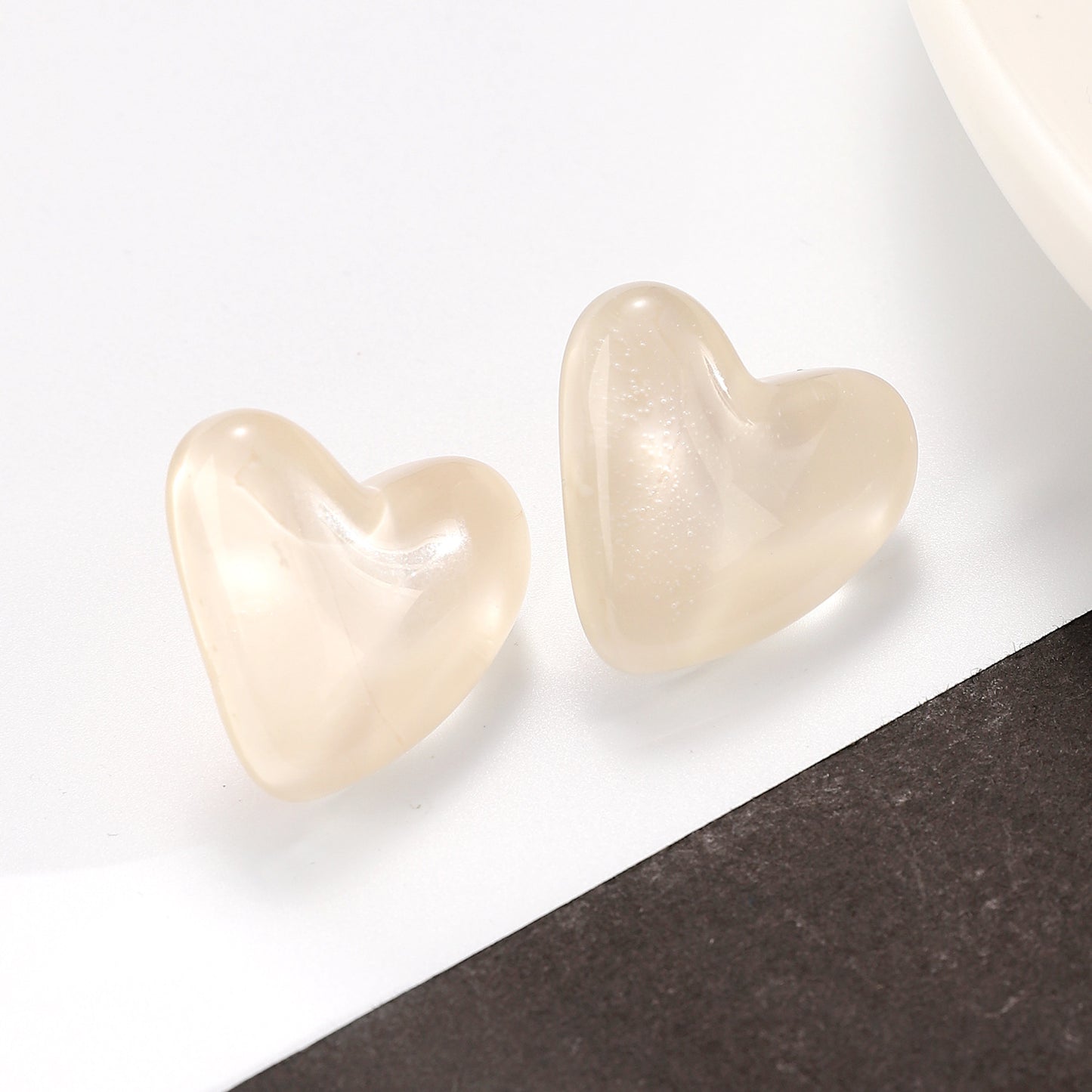 Women's Exquisite Love Heart Simple High-grade Ear Earrings