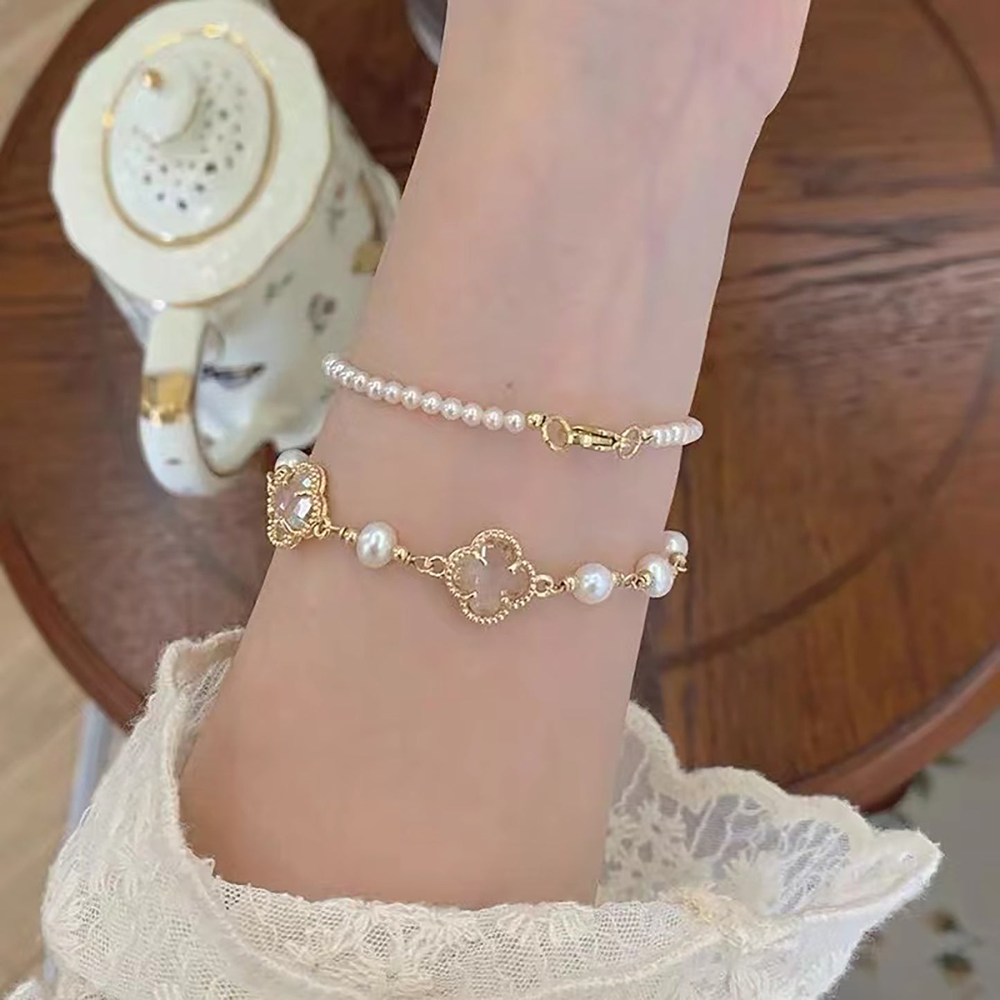 Women's Retro Elegance Clover Pearl Korean Simple Bracelets