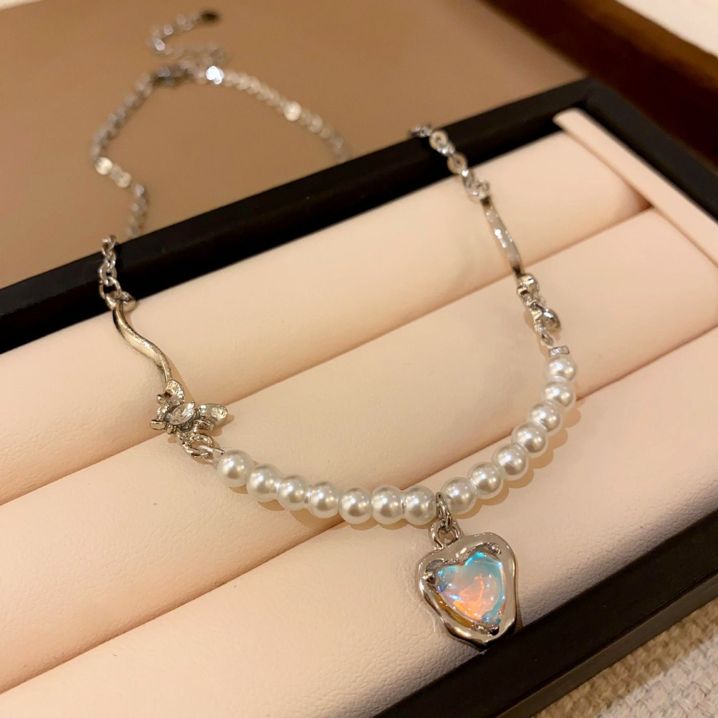 Women's Pearl Retro Easy Matching High-grade Clavicle Chain Special Necklaces