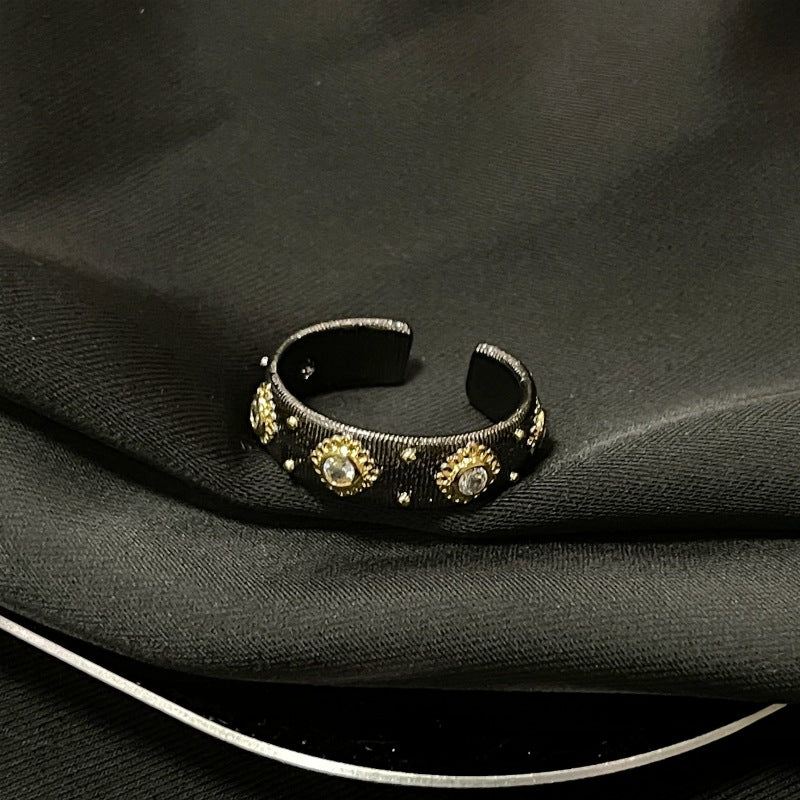 Brushed Woven Carved Gold Black Electroplated Two-color Open Rings