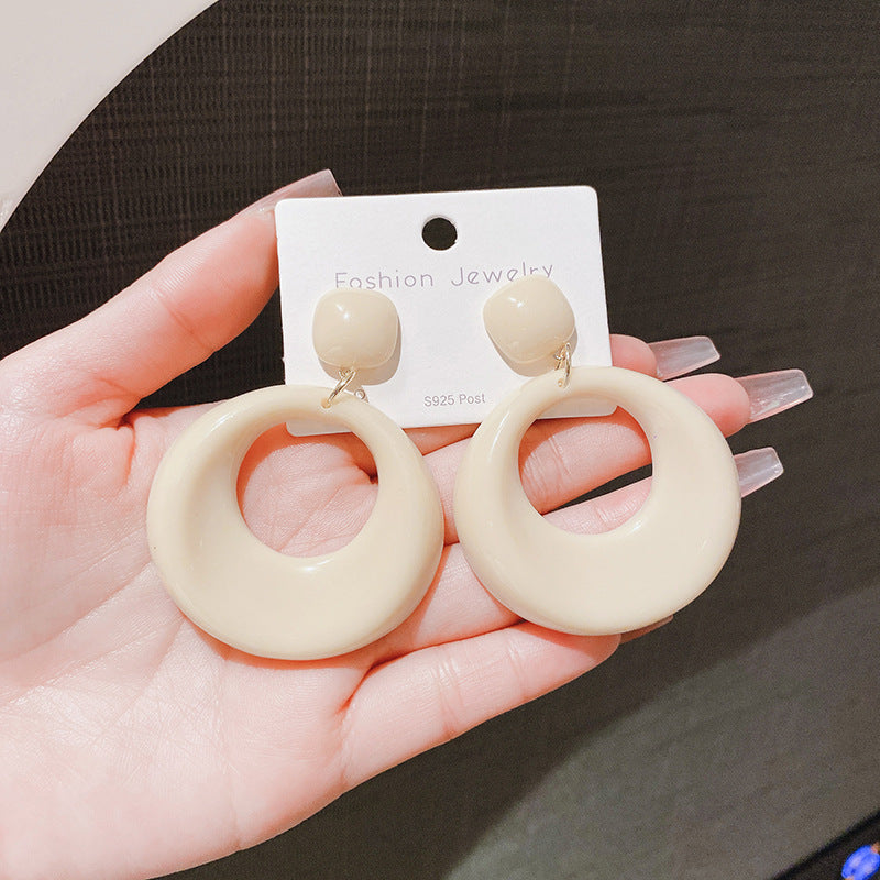 Retro Cream Big Circle Round Exaggerated Modern Earrings