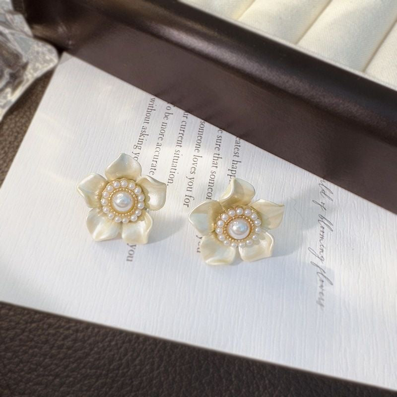 Fresh Simple Flower Light Luxury Fashion Earrings