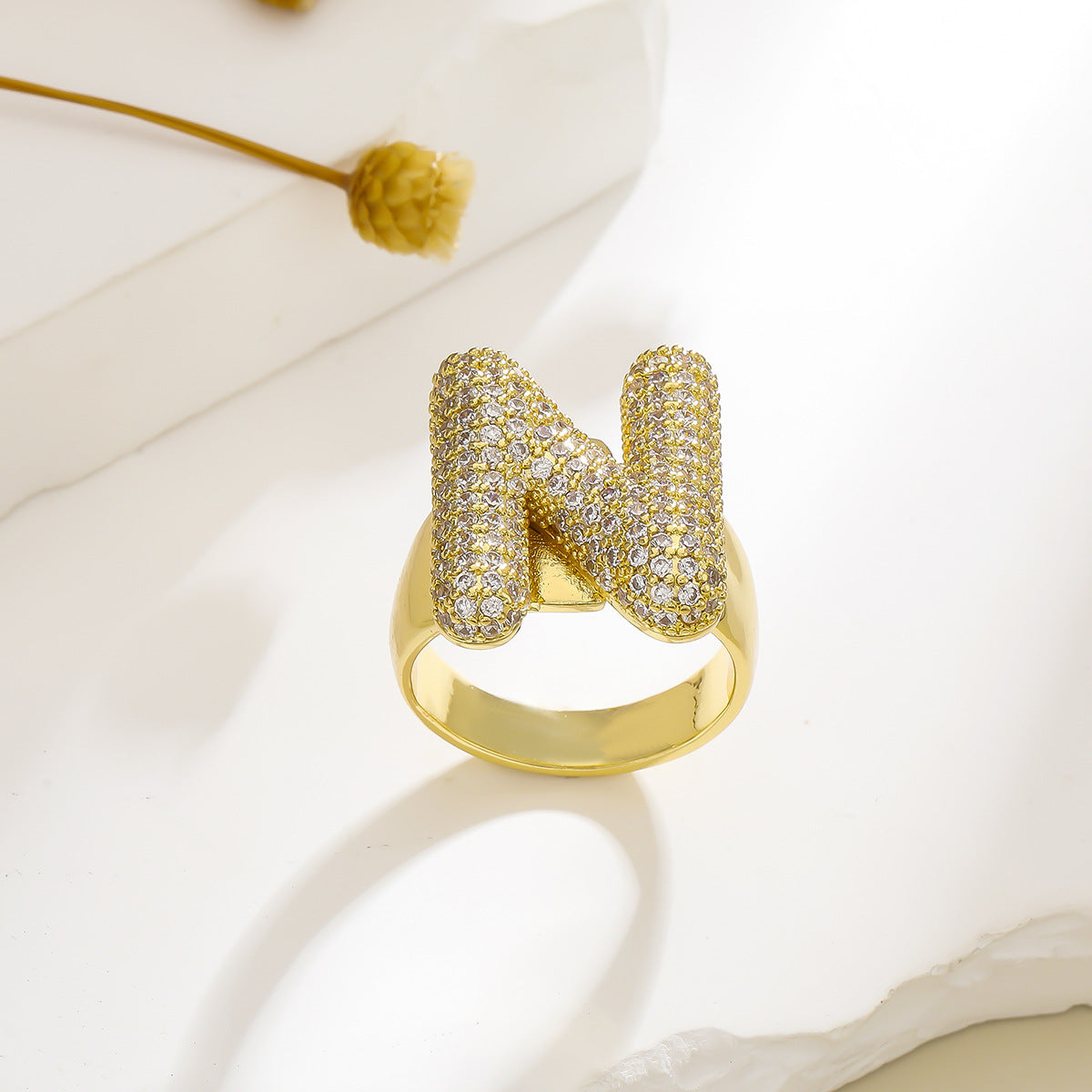 Gold Exaggerated Micro Inlaid Zircon English Rings