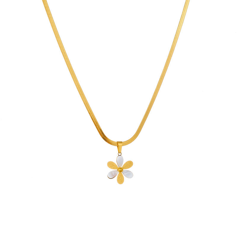 Luxury High-grade Sand Surface White Shell Little Daisy Titanium Necklaces