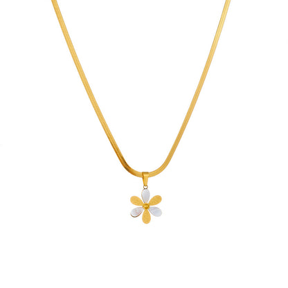 Luxury High-grade Sand Surface White Shell Little Daisy Titanium Necklaces