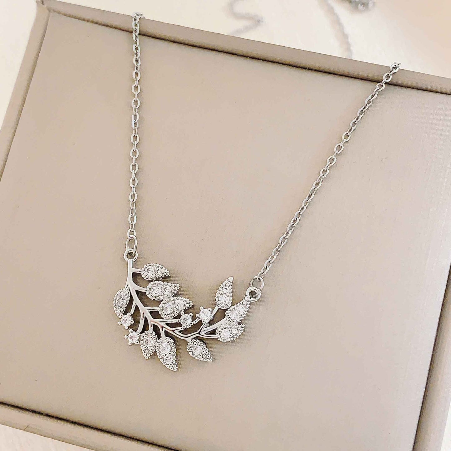 Women's Summer Leaf Copper Inlaid Zirconium Ornament High-grade Necklaces