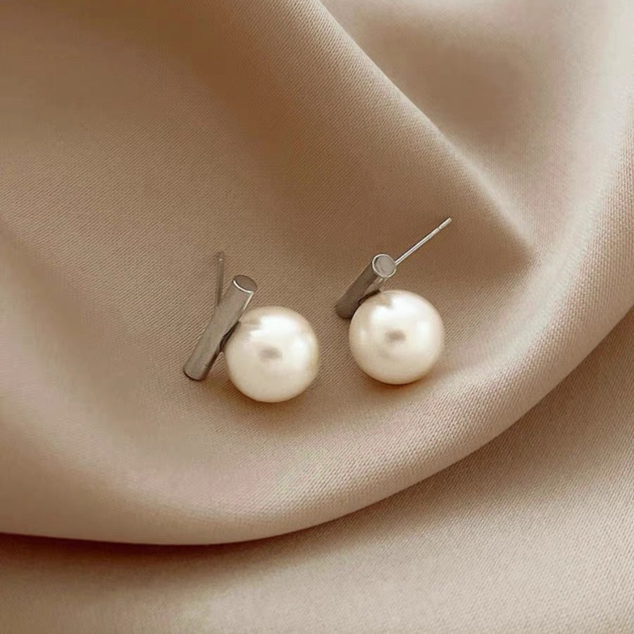 Women's Niche Design Gray Pearl Retro Elegant Earrings