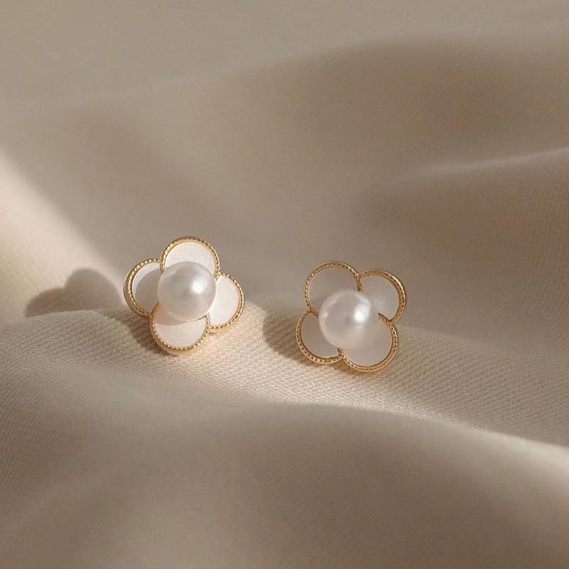 Women's Pearl Flower High-grade Minority Elegance Retro Earrings