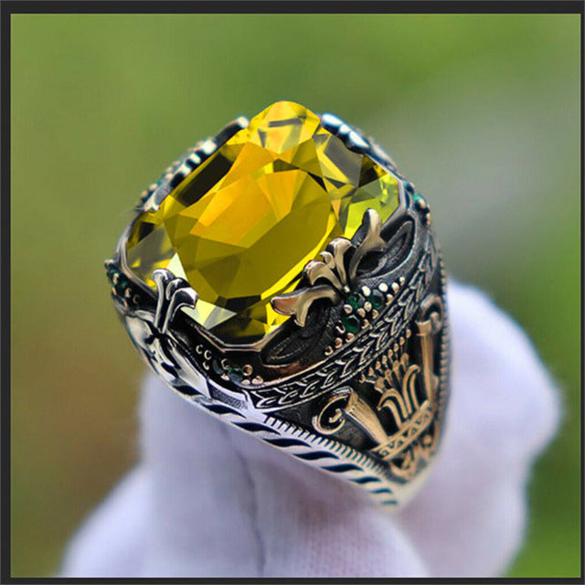 Men's Inlaid Emerald Luxury Personality Retro Domineering Attending Rings