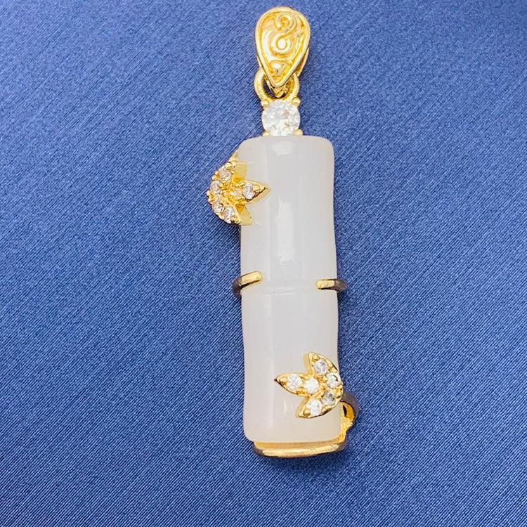 Rotating Clover Simple Hundred Source Ornament Pendants