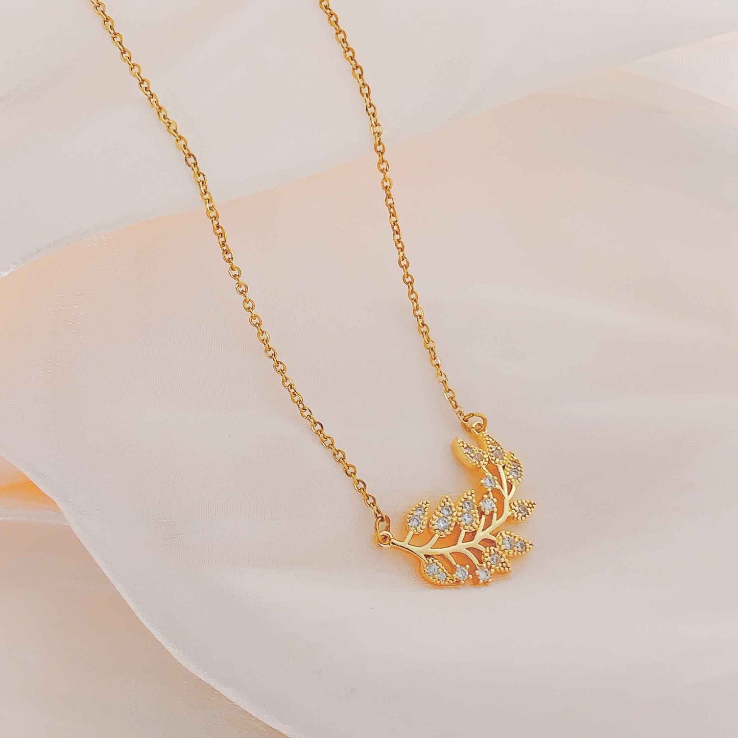 Women's Summer Leaf Copper Inlaid Zirconium Ornament High-grade Necklaces