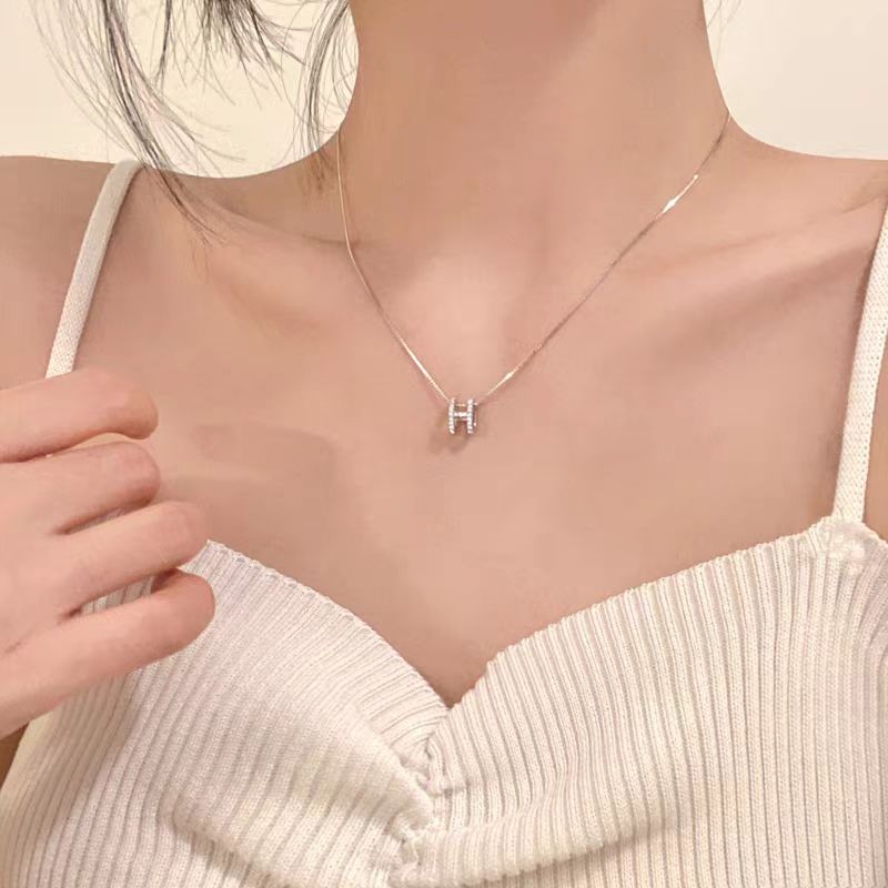 Women's Pearl Ornament High-grade Design Elegant Heart Clavicle Necklaces