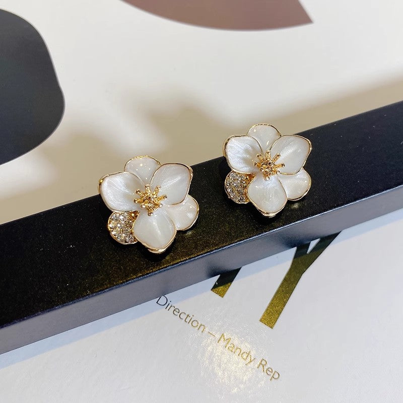 Fresh Simple Flower Light Luxury Fashion Earrings