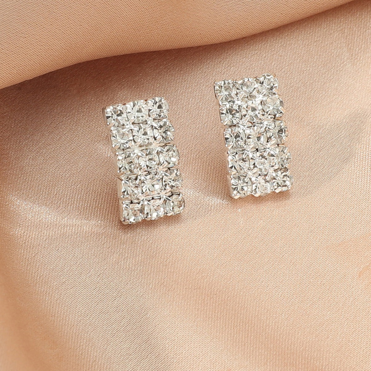 Women's Luxury Shiny Diamond Square Elegant Claw Earrings