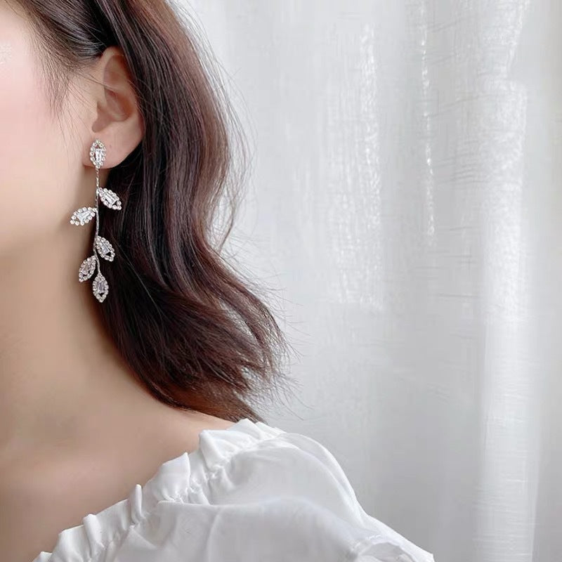 Women's Zircon Leaf-shaped Long Versatile Elegant Delicate Earrings