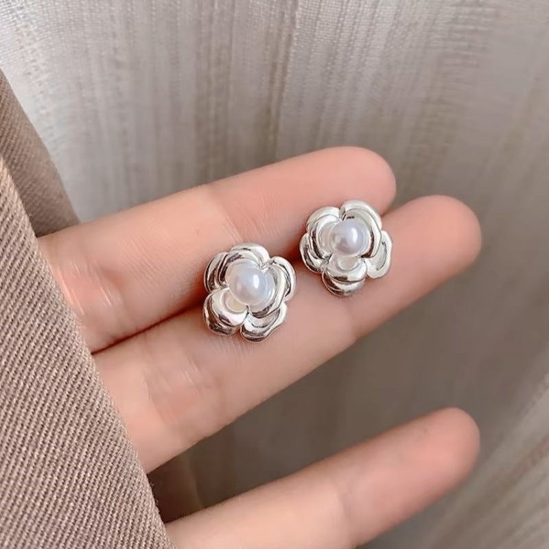 Women's Pearl Flower High-grade Minority Elegance Retro Earrings