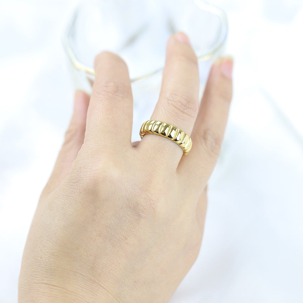 Women's Fashion Personality Wave Pattern Titanium Steel Rings
