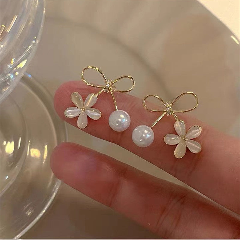 Women's Pearl Flower High-grade Minority Elegance Retro Earrings