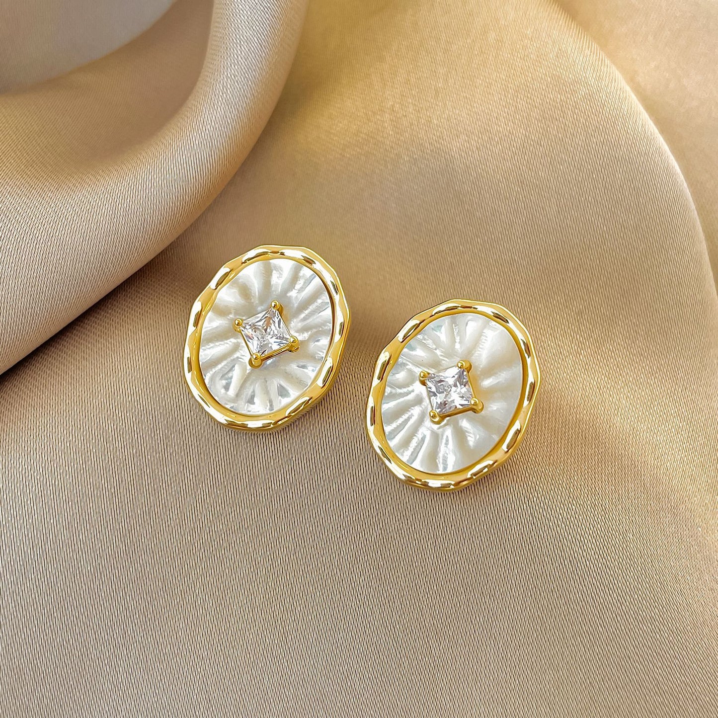 Women's Butterfly Oval Fritillary Clover Light Luxury Temperament Niche Earrings