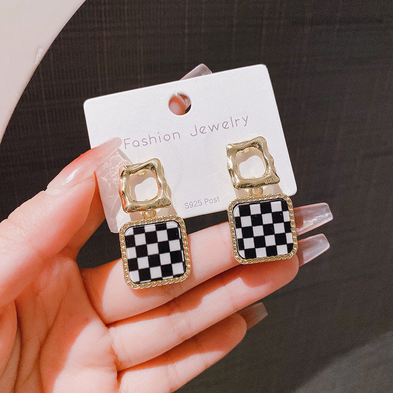 Women's Style Chessboard Plaid Love Heart Elegant Earrings