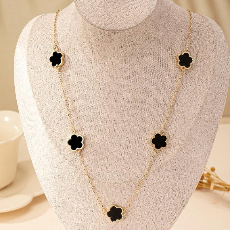 Trendy Lucky Five-leaf Flower Retro Simple Necklaces