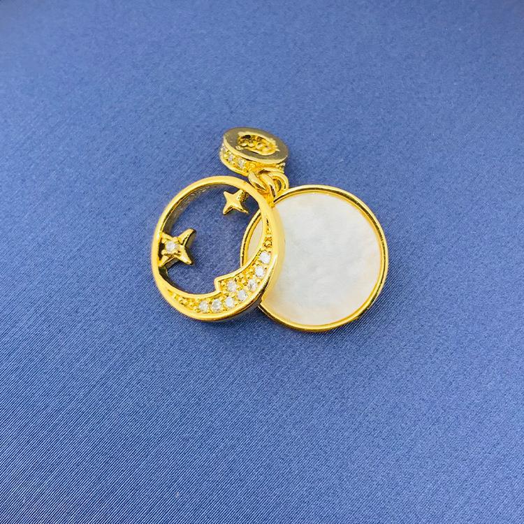 Rotating Clover Simple Hundred Source Ornament Pendants