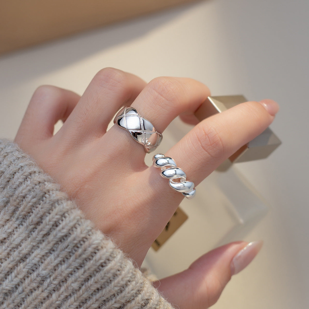 Diamond Plaid Twist Graceful Open Sense Rings