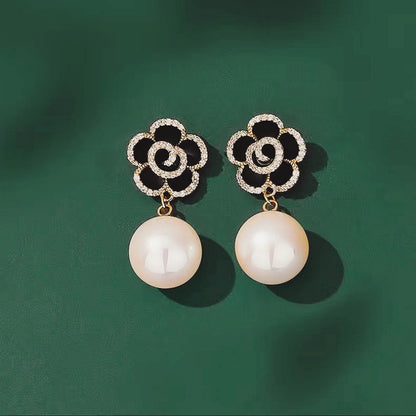 Women's Pearl Flower High-grade Minority Elegance Retro Earrings