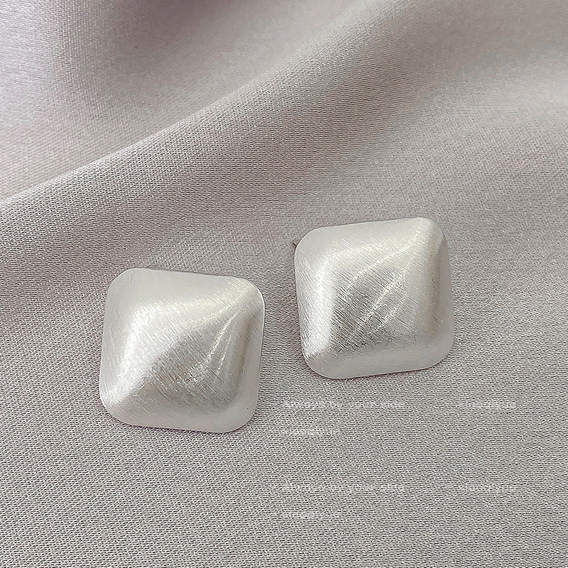 Frosty Style High-grade Temperament Female Design Earrings