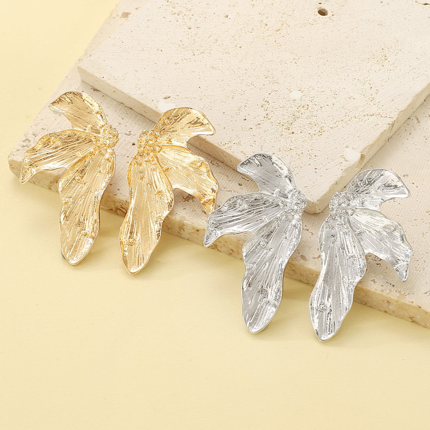 Women's Design Sense Vintage Leaves Ornament Fashion Earrings