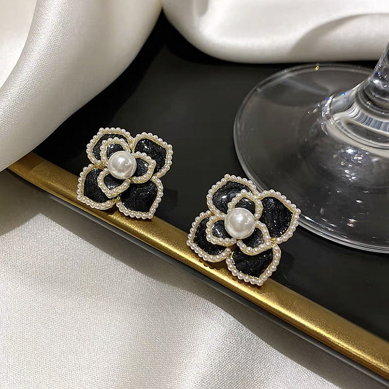 Women's Pearl Flower High-grade Minority Elegance Retro Earrings