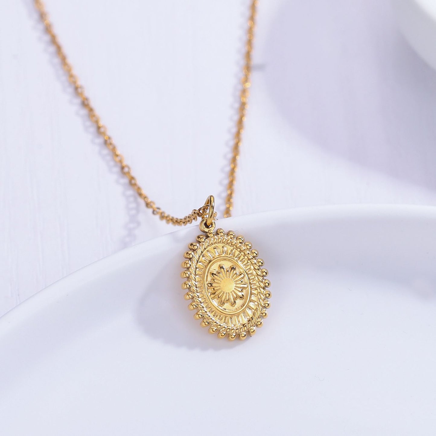 Women's Sun Short Clavicle Chain Three-dimensional Oil Necklaces