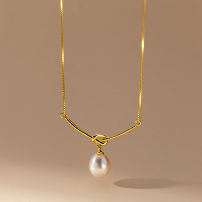 Women's High-grade Bends Hitches Pearl Elegant Style Necklaces