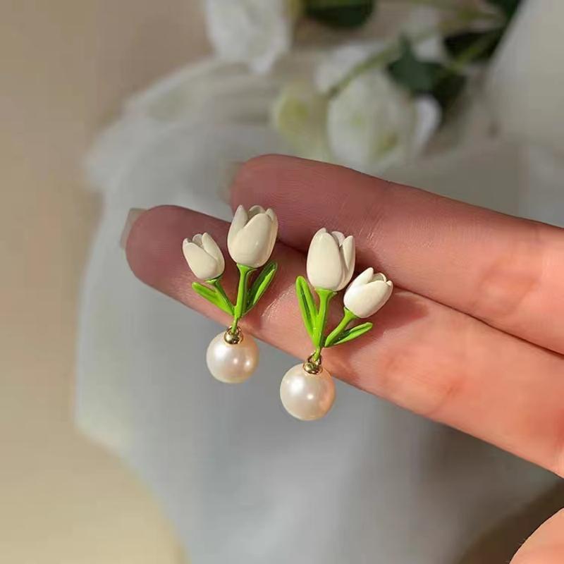 Women's Pearl Flower High-grade Minority Elegance Retro Earrings