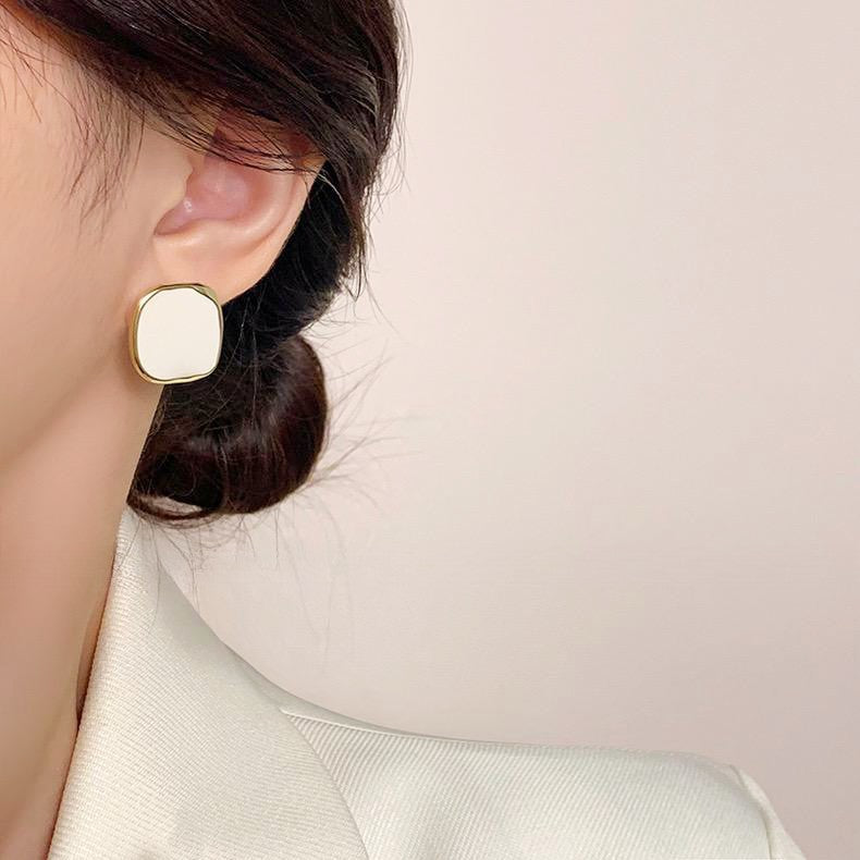 Women's Retro Unique Niche Design High-grade Ear Rings