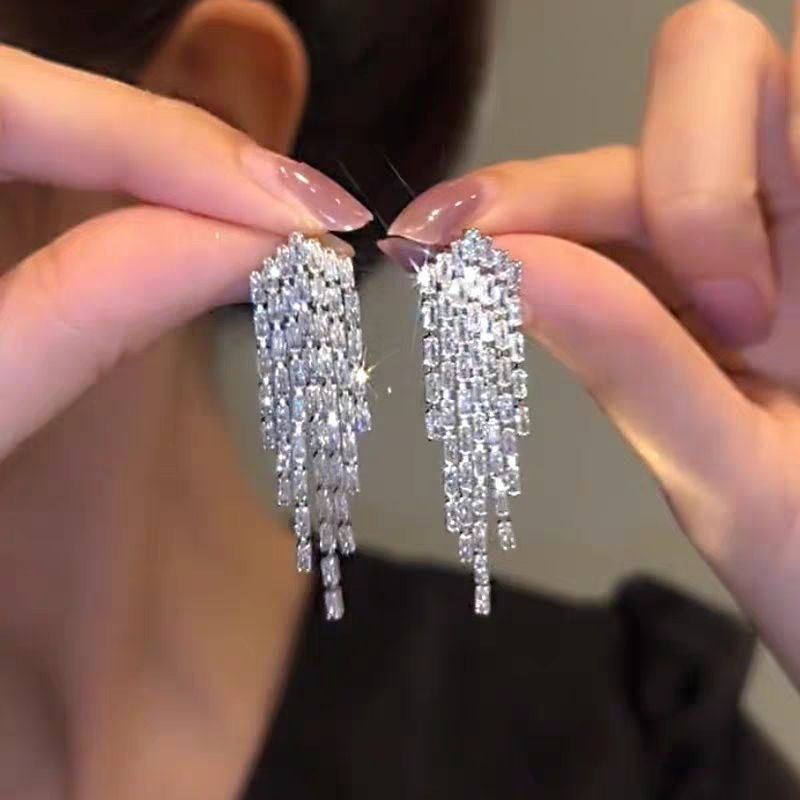 Women's Long Full Rhinestone Tassel Fashion Elegant Earrings