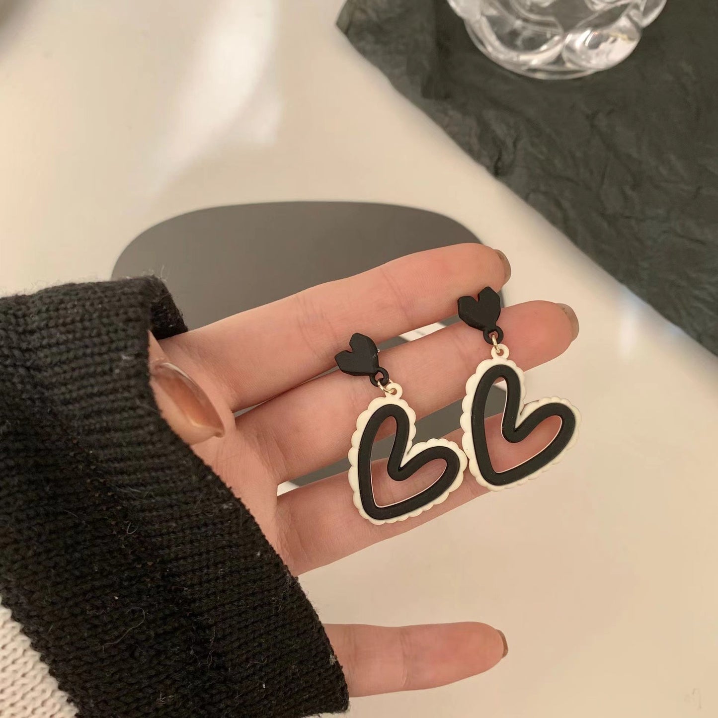 Heart Shape Black White Color Classic Earrings