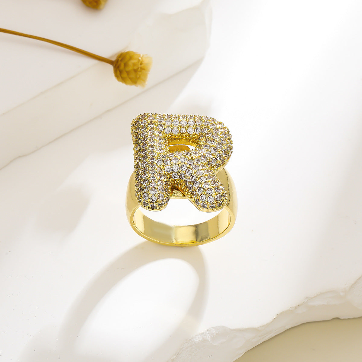 Gold Exaggerated Micro Inlaid Zircon English Rings