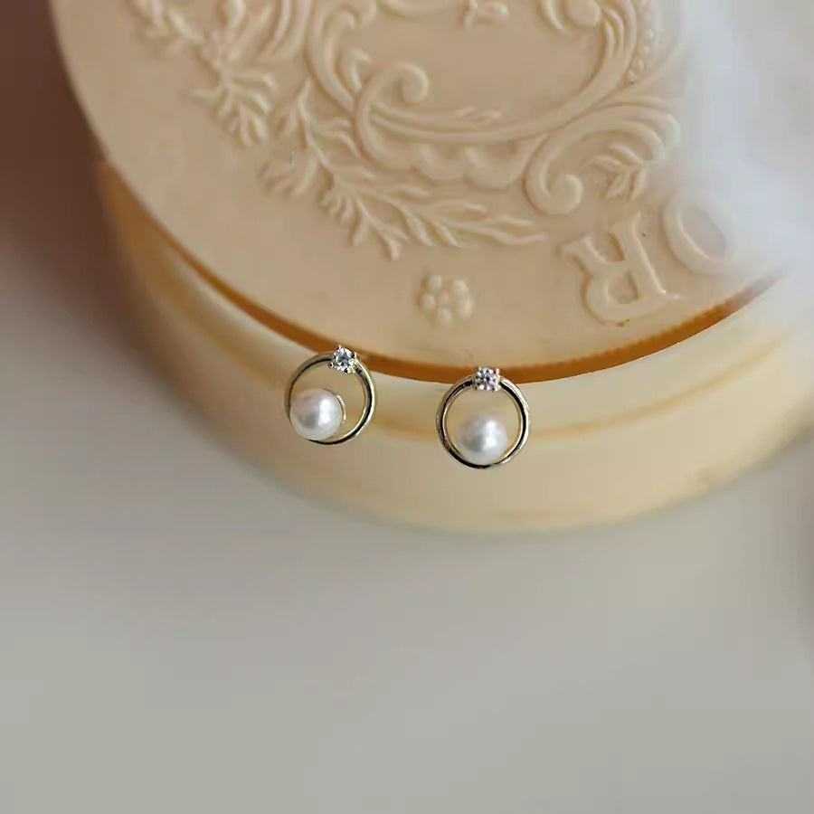 Women's Pearl Zirconium Diamond Small Circle Daily Earrings