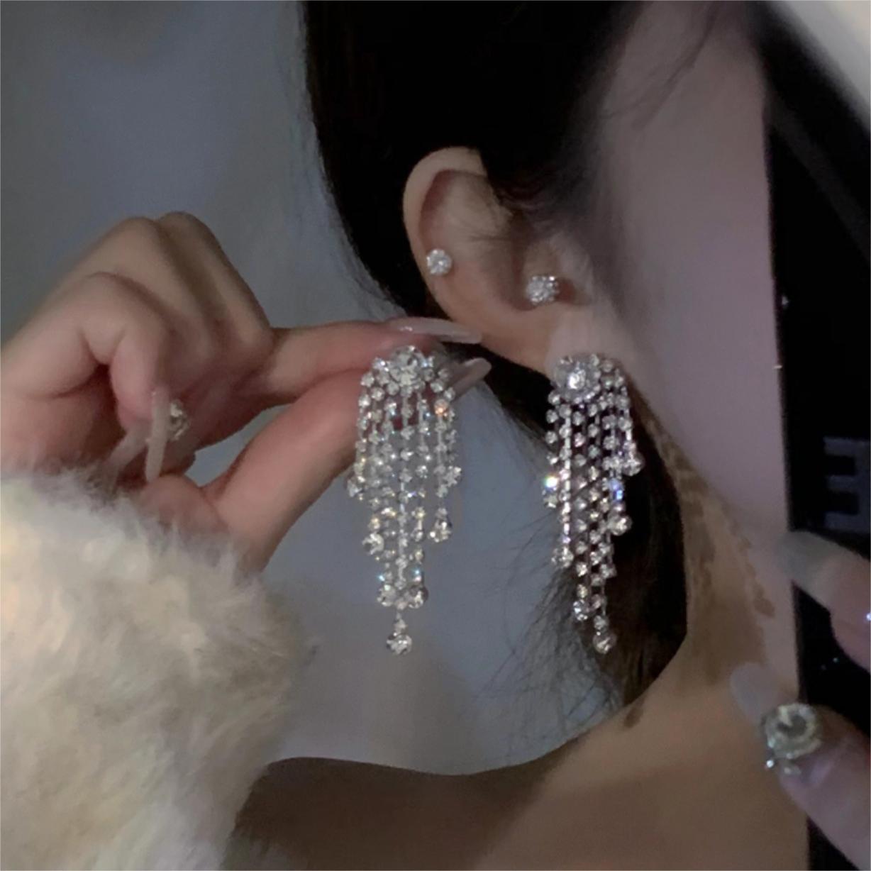 Women's Long Full Rhinestone Tassel Fashion Elegant Earrings