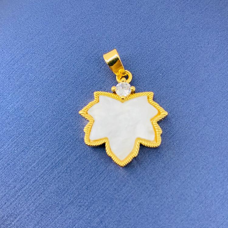 Rotating Clover Simple Hundred Source Ornament Pendants