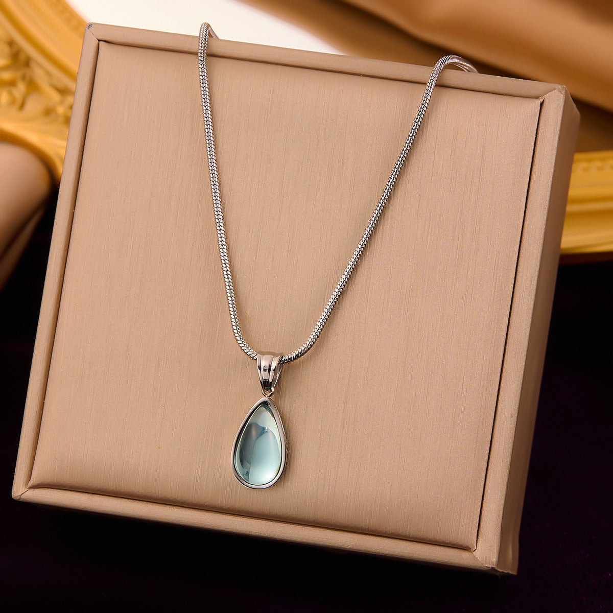 Women's Steel No Fading Design High-grade Light Necklaces