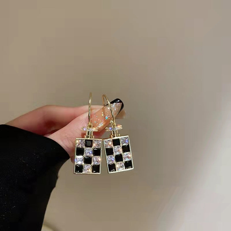 Women's Style Chessboard Plaid Love Heart Elegant Earrings