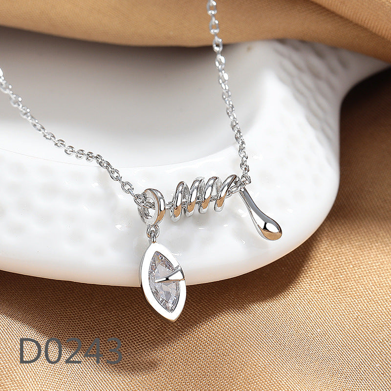 Women's Fashionable Light Luxury Couple High-grade Niche Unique Clavicle Necklaces