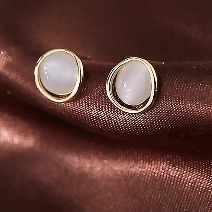 Women's Stone Ear Elegant Mini Petite Fashion Earrings