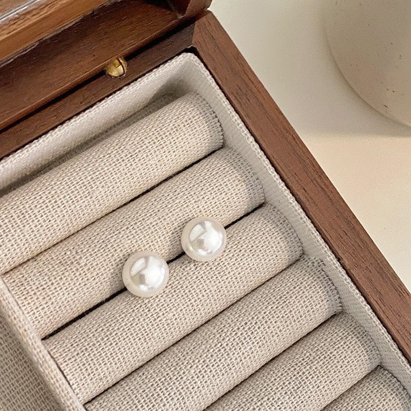 Women's Style Pearl French Retro Hepburn Simple Earrings