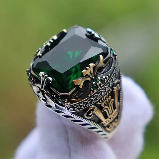 Men's Inlaid Emerald Luxury Personality Retro Domineering Attending Rings