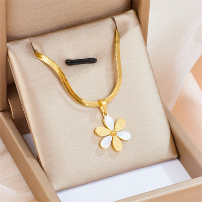 Luxury High-grade Sand Surface White Shell Little Daisy Titanium Necklaces