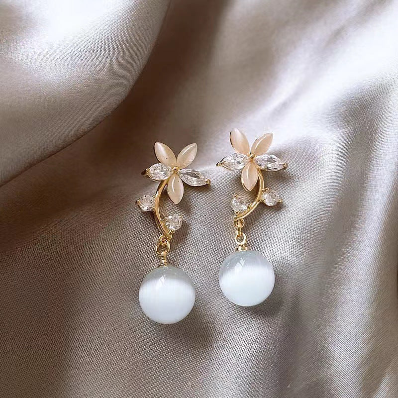 Women's Pearl Flower High-grade Minority Elegance Retro Earrings