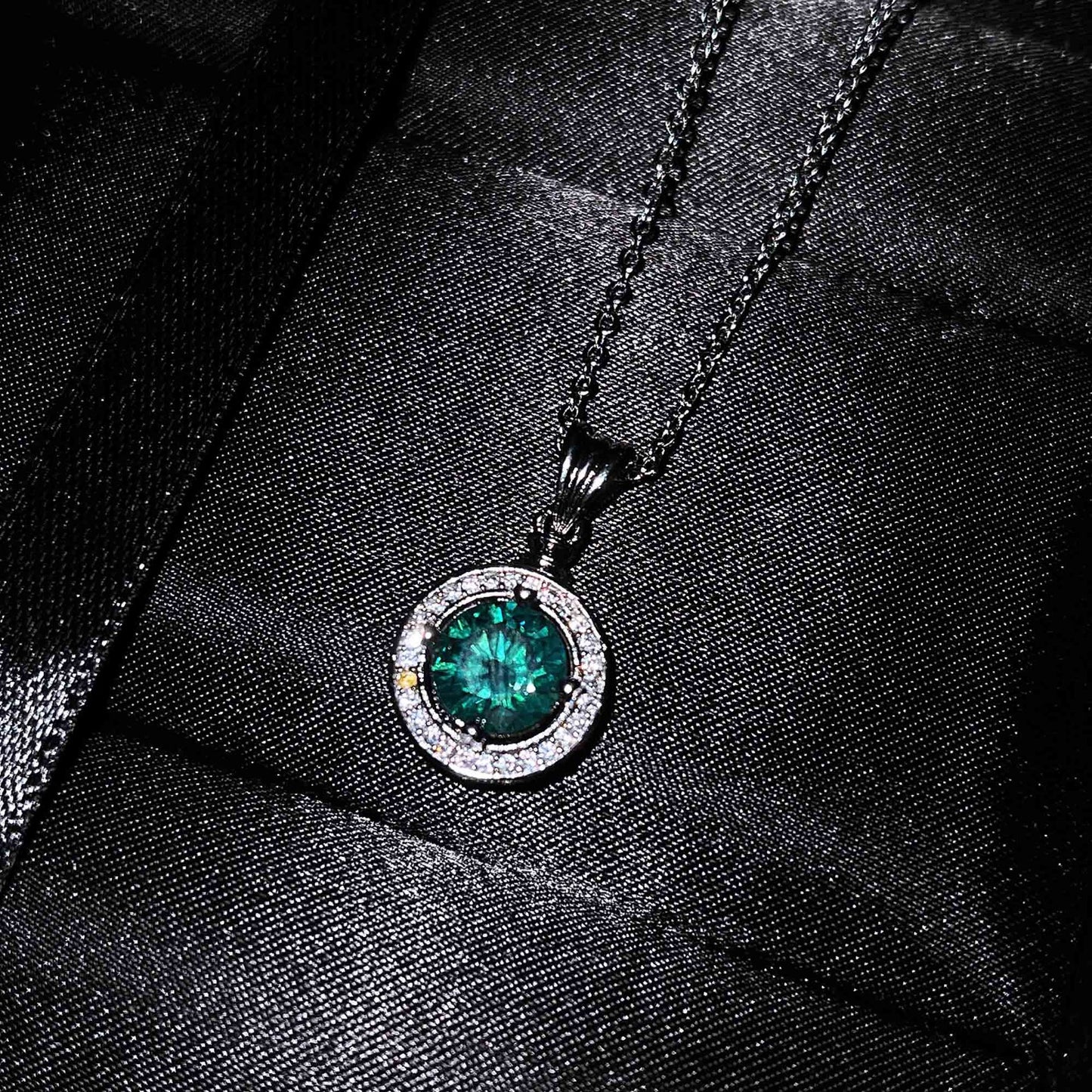 Live Streaming Maldives Blue Green Diamond Deer Pendants